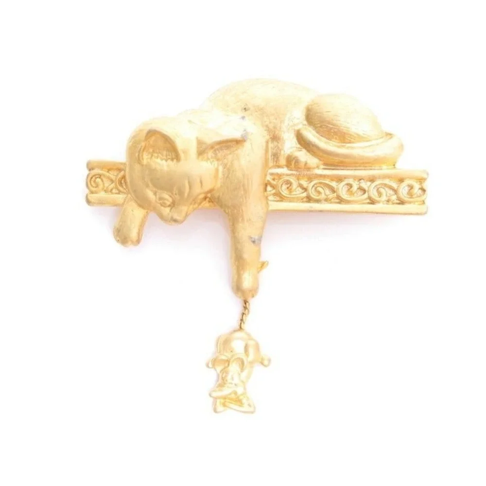 VTG Large Cat on a‎ Shelf Dangling Mouse